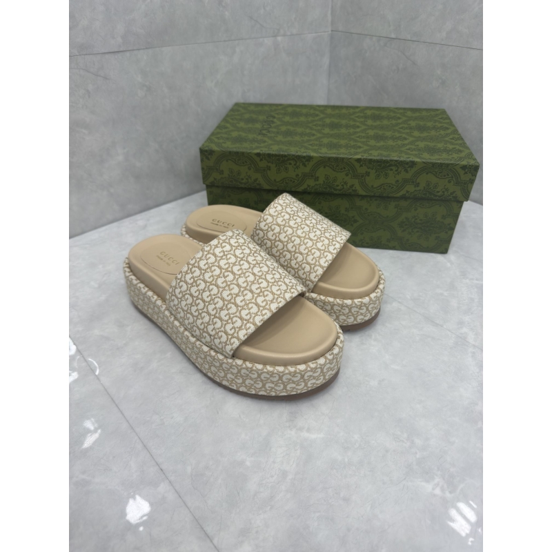 G*u*i slippers